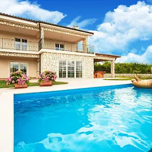 villa-dora-suzan.primorje-gorskikotar.com/